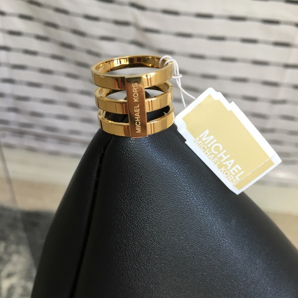 Michael Kors Jewelry - Final price 🔴Michael Kors statement gold ring